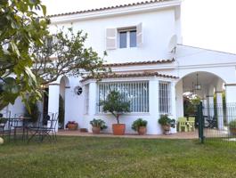 Alsur inmobiliaria vende chalet pareado en Valdelagrana photo 0