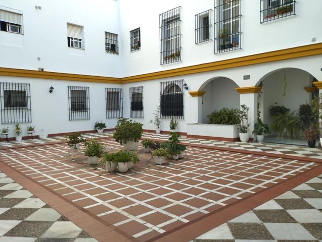 Piso en alquiler anual, sin muebles photo 0