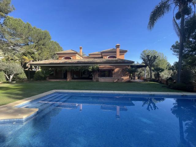 Villa en Venta en Marbella photo 0