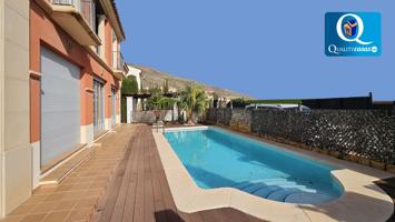 Villa en Venta en Golf Bahía photo 0