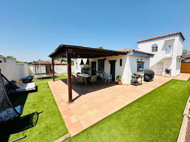 Chalet en Venta en Urbanizaciones photo 0
