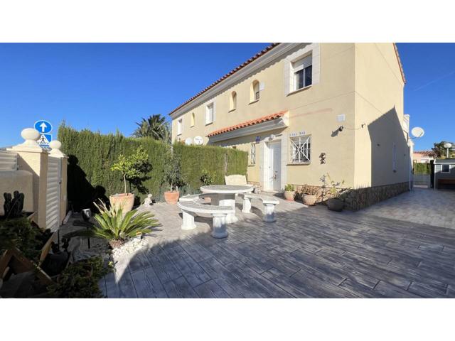 Venta de Chalet Adosado esquinero en urbanización 'Costa Zefir' photo 0