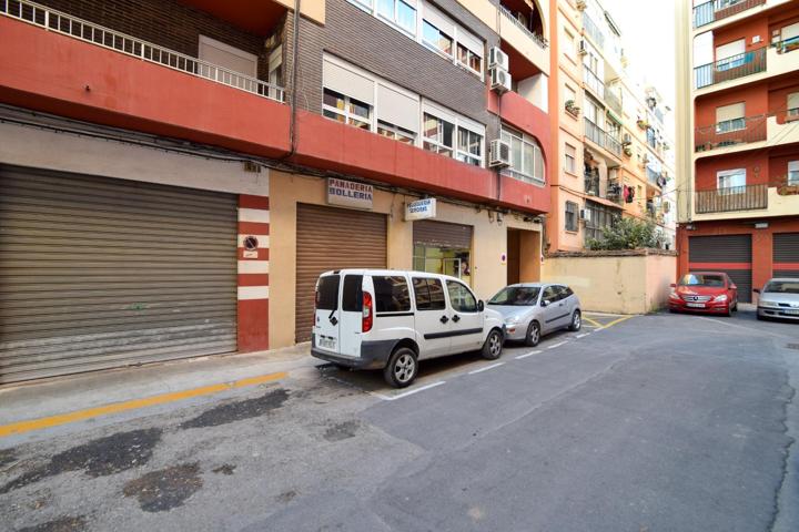 ¡Oportunidad única! Local comercial en planta baja en Valencia photo 0