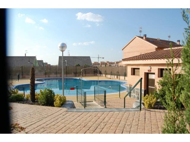 se vende chalet pareado en ontigola photo 0