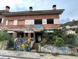 Venta de 3 casa adosada en construcción en Torrelles de Llobregat photo 0