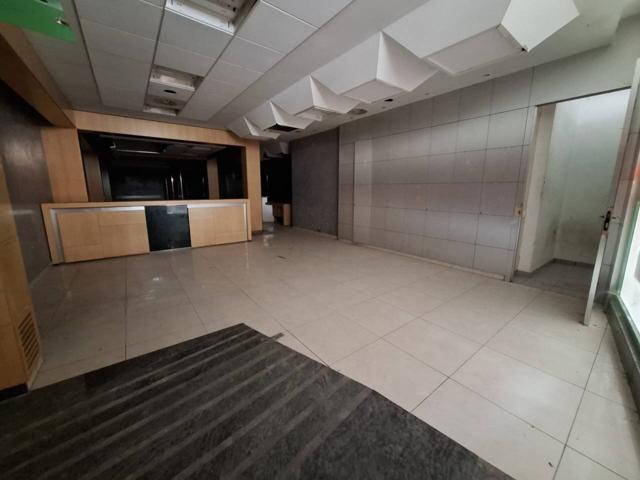 Venta de local comercial en Terrassa photo 0