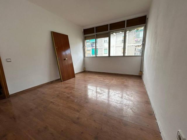 Venta de piso en Cornellà de Llobregat, Sant Ildefons. Vivienda sin ascensor. photo 0