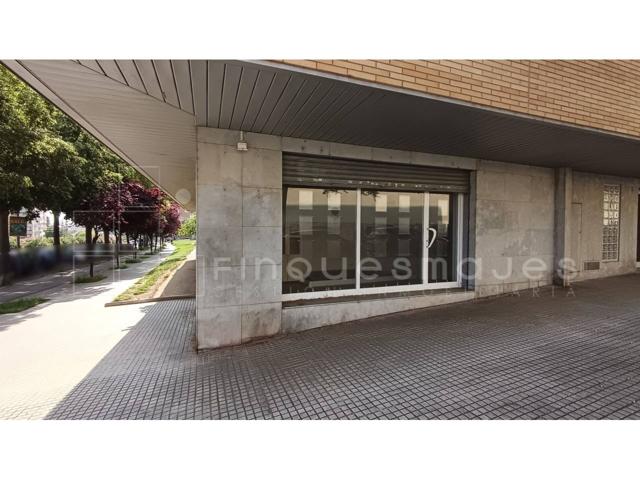 Local comercial en venta en Terrassa photo 0