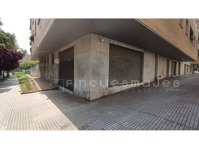 Local comercial en venta en Terrassa photo 0