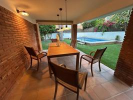 Magnífica casa en venta en Castelldefels photo 0