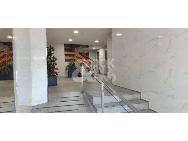 Piso en El Astillero de tres habitaciones y dos baños con terraza. Ascensor. photo 0