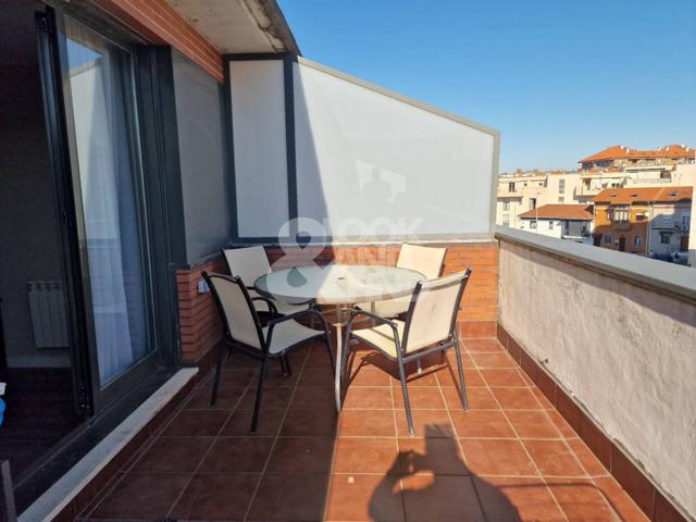 Ático con terraza en urbanización privada con piscina photo 0