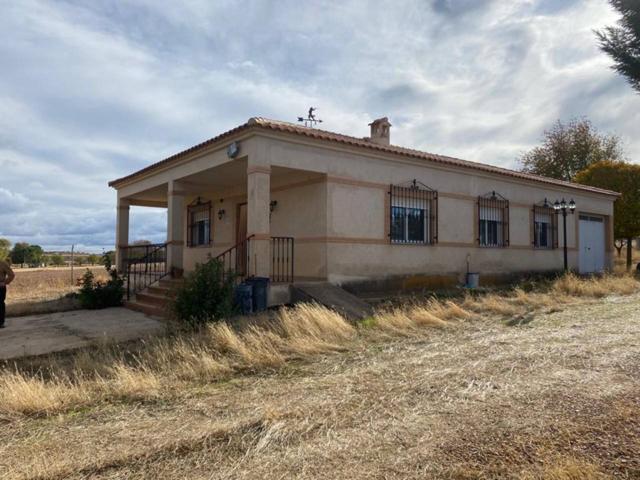 Chalet en venta en Calzada de Calatrava photo 0