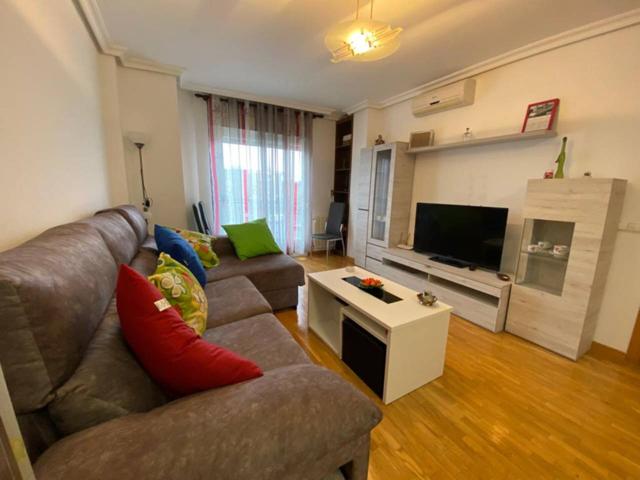 Apartamento en alquiler en Plaza de Toros-La Guija-Santa María-Ciudad Jardín-Los Rosales photo 0