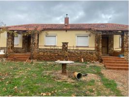 Venta de Casa-Chalet en Piedrabuena photo 0
