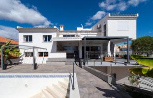 Exclusiva villa independiente en Sonnenland con piscina y garaje 🚗🏡 photo 0