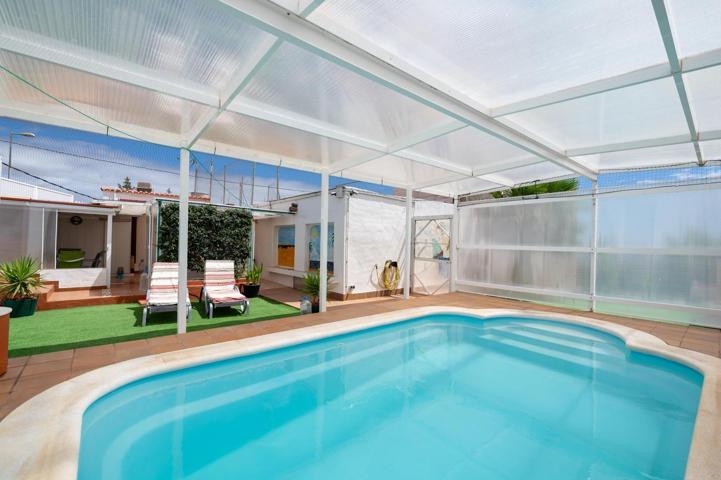 🏡 Casa terrera con piscina privada y amplio jardín photo 0