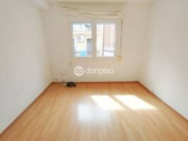 Piso en venta en Sants-Badal photo 0