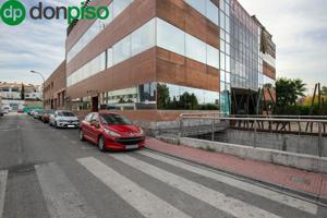 Espectacular edificio a las puertas de Granada , con un uso terciario , con 5 plantas. photo 0