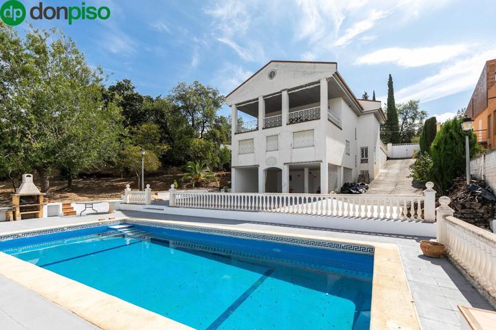 Espectacular chalet en Monachil con piscina y vistas a la ciudad photo 0