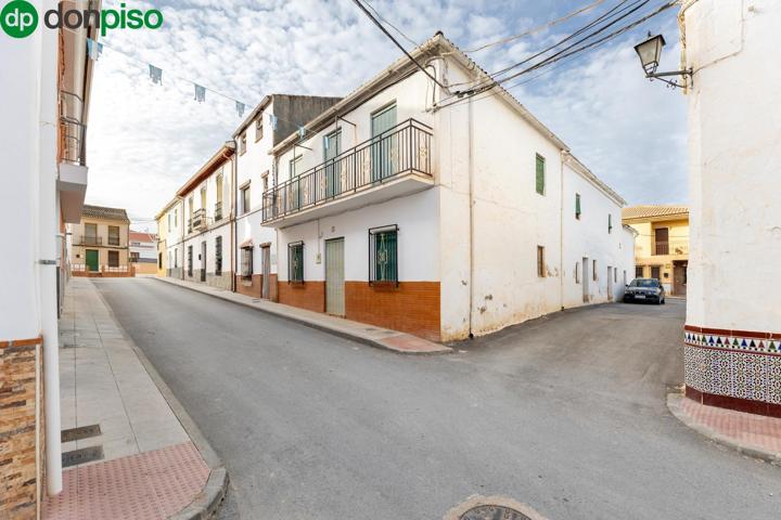 Doble Encanto en Ventas de Huelma: Dos Casas en una. ¡Descubre tu Nuevo Hogar! photo 0