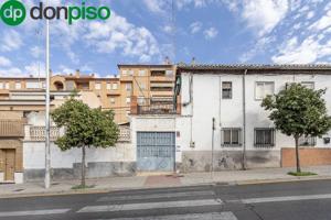 Casa con gran patio para reformar en Cardenal Parrado photo 0