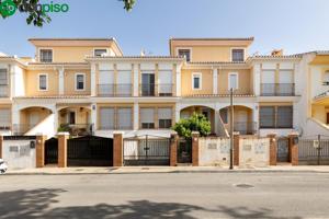 Venta de casa adosada en Churriana de la Vega (Granada) photo 0