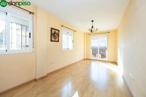 PISAZO EN VENTA HUETOR VEGA CON PATIO PRIVADO photo 0