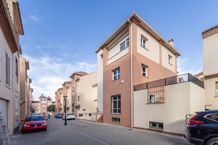 Casa Premium de 8 habitaciones, 5 baños, ascensor y todo el lujo de detalles en Granada capital. photo 0