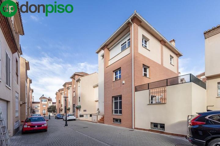 Casa Premium de 8 habitaciones, 5 baños, ascensor y todo el lujo de detalles en Granada capital. photo 0