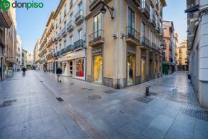 ¡Oportunidad única de inversión!: se vende edificio comercial completamente reformado photo 0