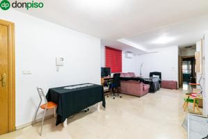 ¡Oportunidad única! Piso en venta con patio y garaje photo 0