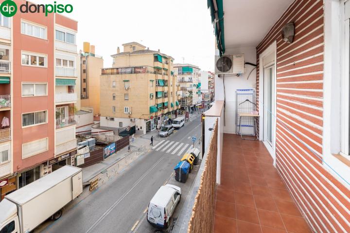 Fantástico piso luminoso y espacioso en Avenida de Dilar photo 0