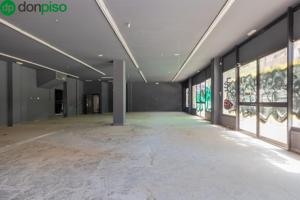 Amplio local comercial en Camino de Ronda photo 0