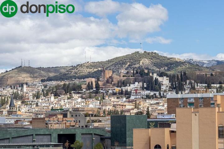 Exclusivo ático en Parque de las Infantas: luz, vistas y posibilidades infinitas photo 0