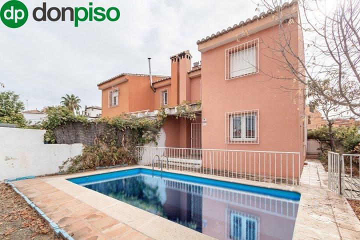 CASA CON PISCINA Y PARCELA EN JUN photo 0