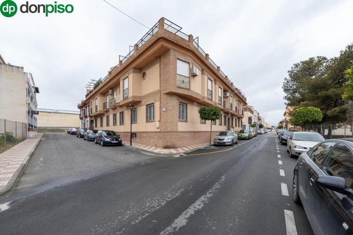🏡 ¡Acogedor piso con garaje y trastero en Churriana de la Vega! photo 0