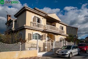 Vivienda Unifamiliar aislada de estilo señorial en Otura. photo 0
