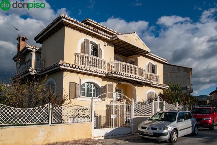 Vivienda Unifamiliar aislada de estilo señorial en Otura. photo 0