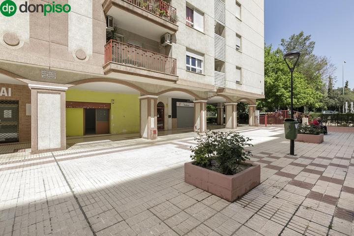 MAGNIFICO LOCAL EN ZONA VILLAREJO photo 0