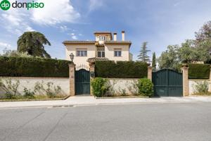 Unifamiliar En venta en Urbanizacion Cortijo Del Aire, Albolote photo 0