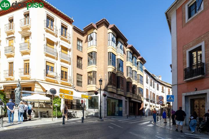 Estudio atico en pleno centro de Granada. photo 0
