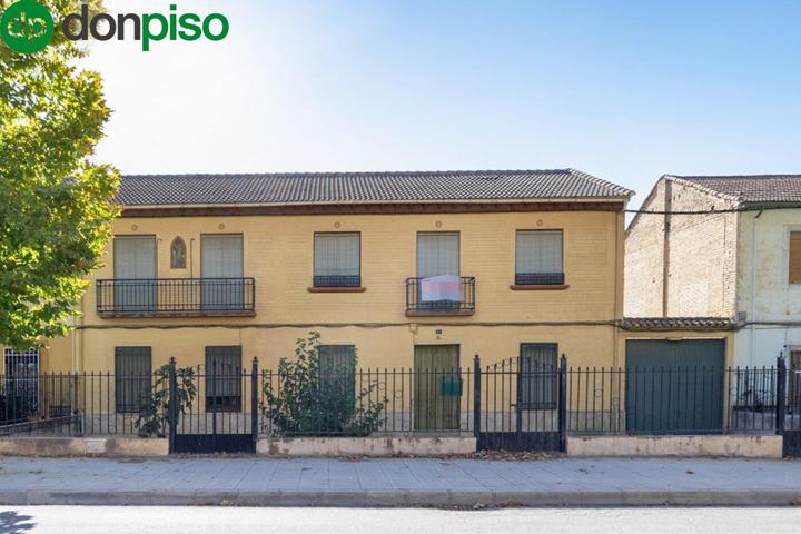 PRECIOSA CASA CON TERRENO EN PASEO DE LA REINA, FUENTE VAQUEROS photo 0