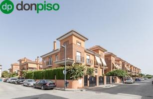 Exclusivo Chalet Pareado con Licencia Turística y Piscina Privada: Tu Paraíso Personal photo 0