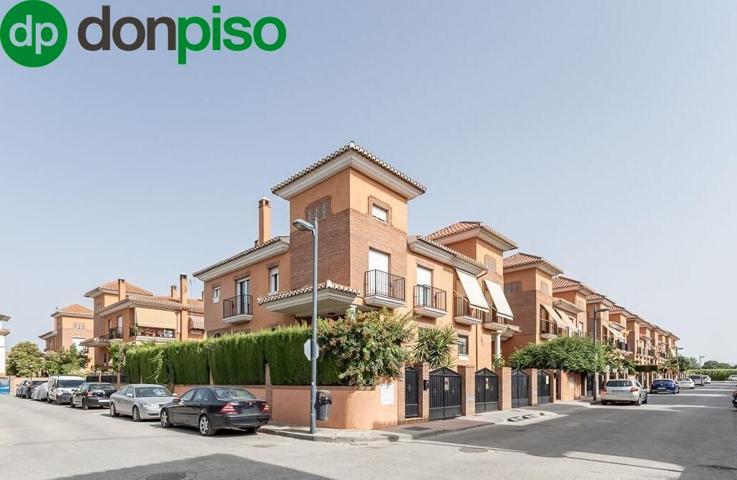 Exclusivo Chalet Pareado con Licencia Turística y Piscina Privada: Tu Paraíso Personal photo 0
