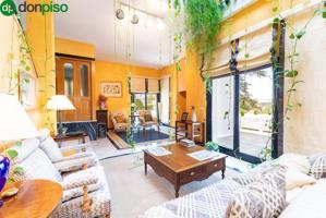 Exclusiva vivienda en El Serrallo con jardín, apartamento independiente y espectaculares vistas photo 0