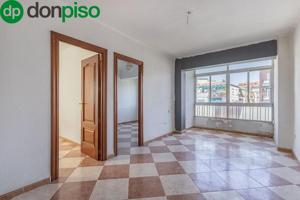 Piso en la mejor zona del Zaidín photo 0