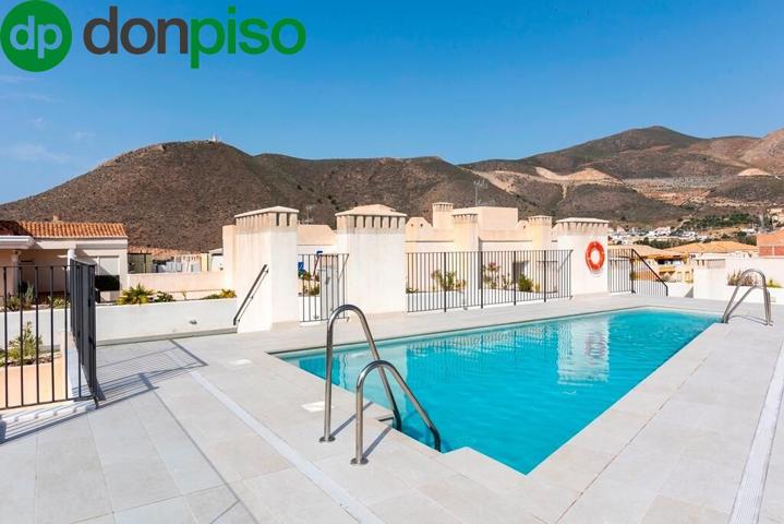 Obra nueva junto al mar. Piso de 2 dormitorios con piscina en azotea en Castell de Ferro photo 0
