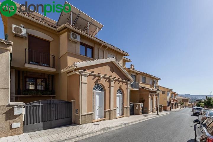 CASA ADOSADA EN ZONA RESIDENCIAL DE HUÉTOR VEGA photo 0
