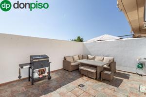 ¡Tu casa ideal te espera en Los Ogíjares! Tranquilidad, vistas y espacio para toda la familia photo 0
